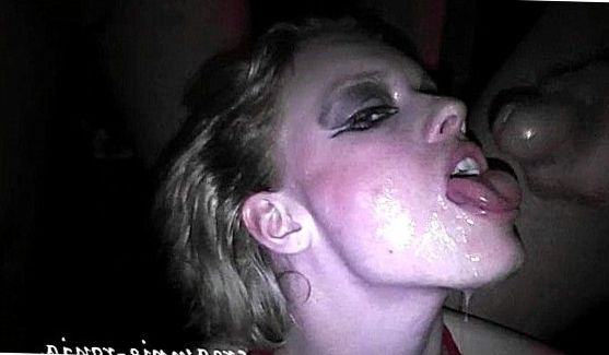 Молодая медработница Helen White сразу кинется в глаза своим откровенным нарядом, порно видео