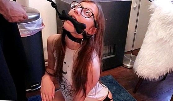 Секс Игрушки: Пока их задние дырочки заняты игрушками, они отлично дорабатывают язычками и доставляют друг другу удовольствие, порно видео