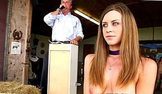Молодая стройная очаровашка Nicolina отдыхает у бассейна, порно видео