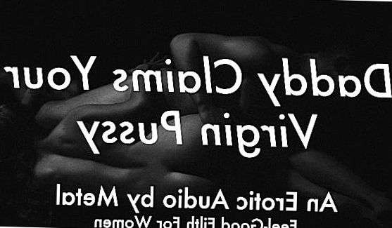 Насколько мне хорошо видно, то брюнетка стоит в ванной на коленях и сосет здоровенный член, порно видео