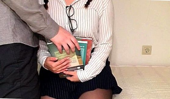 Но это лишь на руку пытливому зрителю, ведь тело этой девушки чертовски красиво, порно видео