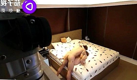 Она двигается навстречу члену, даже когда находится снизу, порно видео
